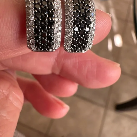 14K white goldearrings with black and white diamonds